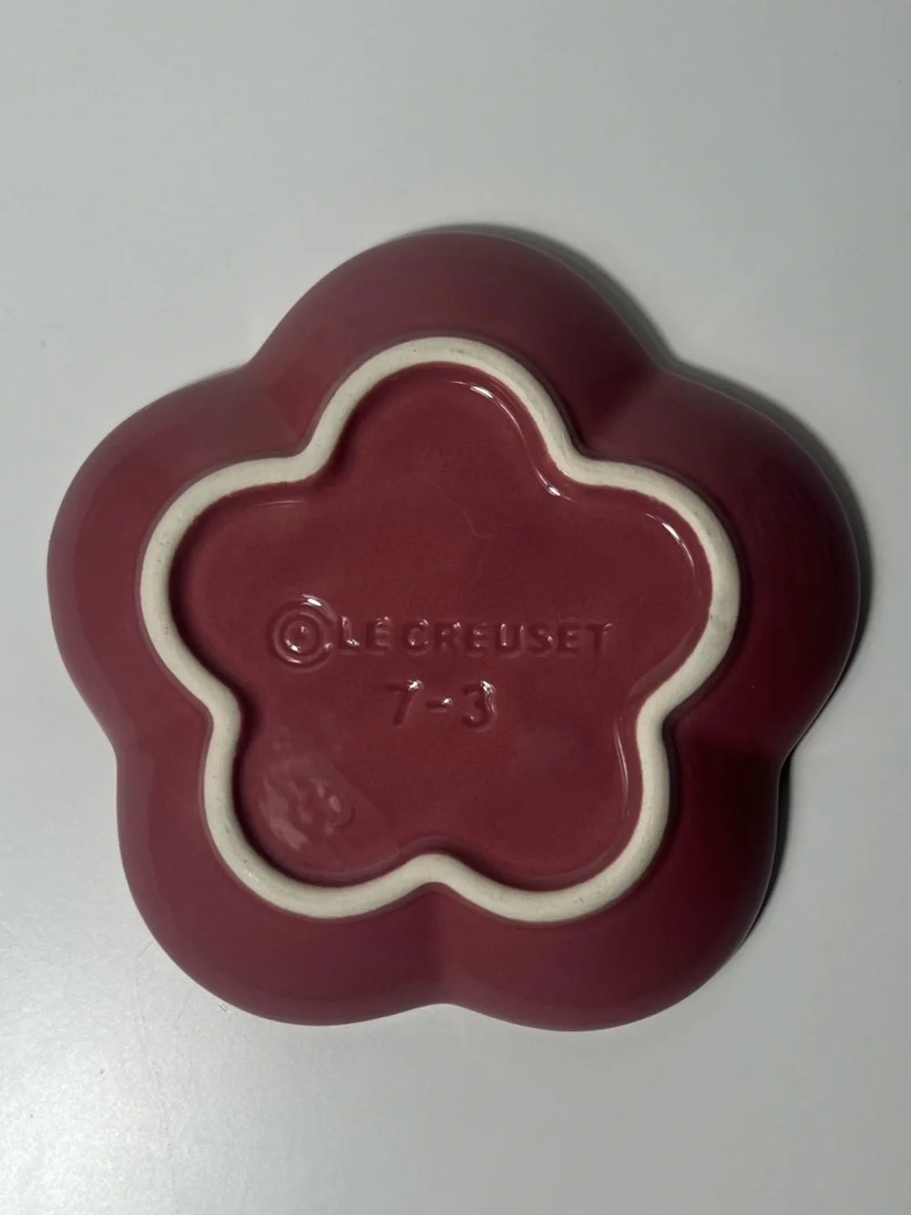 Le Creuset Stoneware Flower Petal Scalloped Trinket Dish Plate Tray
